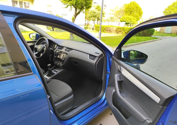 Skoda Octavia cena 33900 przebieg: 207000, rok produkcji 2014 z Szamotuły małe 106